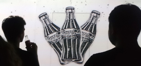 Os 100 anos da garrafa clássica da Coca-Cola